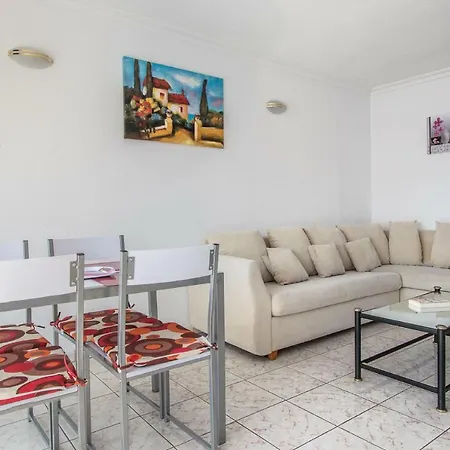 Sea Breeze In Playa De Americas With Parking Апартаменты Плая-де-лас-Америкас
