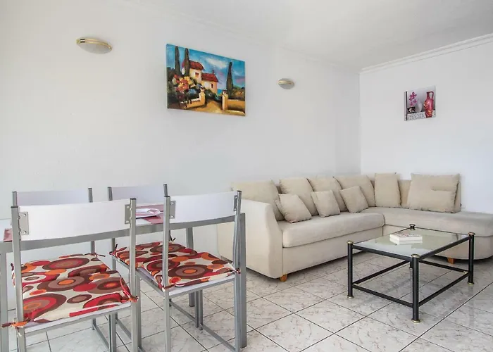 Sea Breeze In Playa De Americas With Parking Апартаменты Плая-де-лас-Америкас